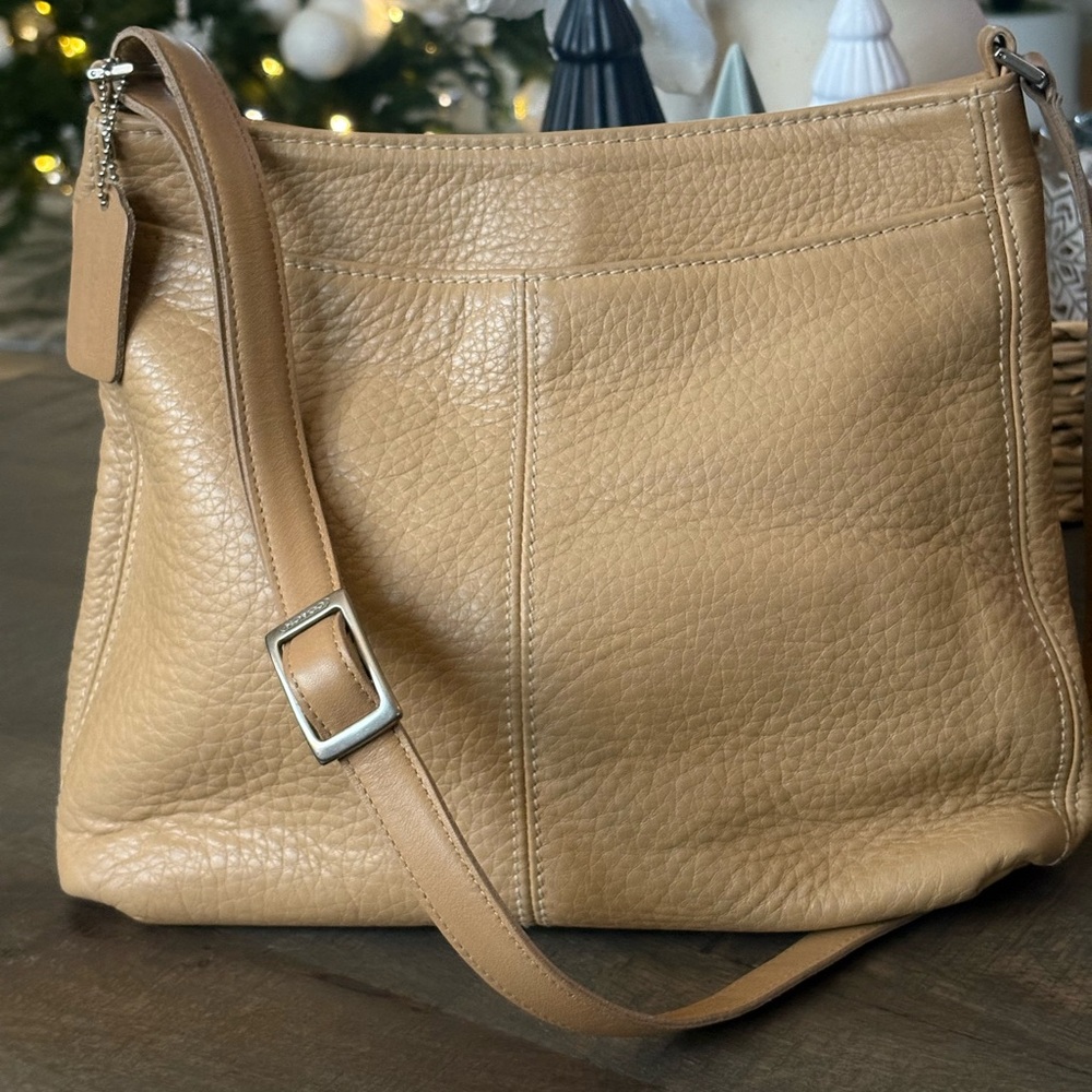 Coach Legacy Pebbled Leather Hobo / Shoulder Bag ~ Costa Rica - Picture 2 of 7